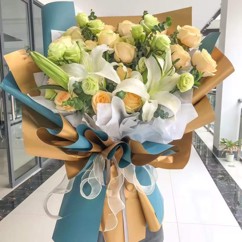Bouquet di 19 Rose Champagne e 2 Gigli - Semplicemente il meglio 19 Champagne Roses & 2 Lilies Bouquet - Elegant Floral Gift