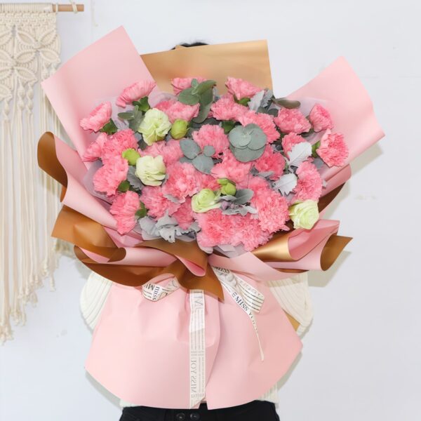 Ramo de 33 Claveles Rosas: Elegancia Atemporal