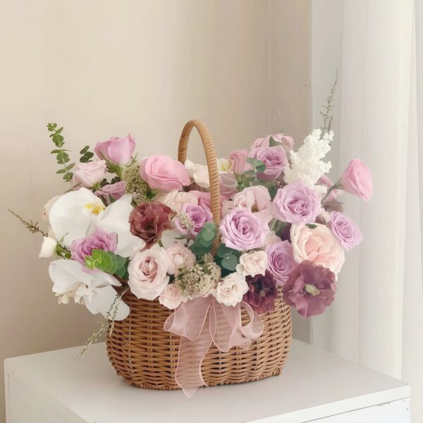 Panier de Roses Roses et Lavande & Orchidées Blanches – Éclat de Crépuscule