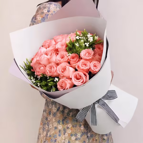 33 Rose Rosa Diana: L'Essenza dell'Amore Puro