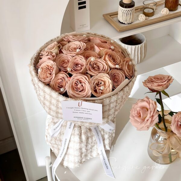 Buquê de 19 Rosas Cappuccino – Elegância Vintage