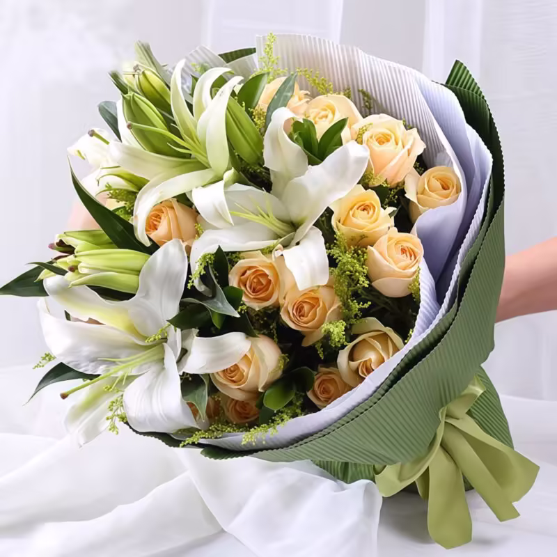 Mazzo "Dolce Incontro" con 3 Gigli Bianchi e 19 Rose Champagne 3 White Lilies & 19 Champagne Roses Bouquet | Sweet Encounter Flower Gift - 1