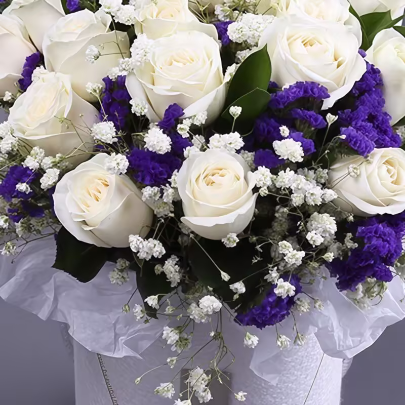 Bouquet 3 Gigli Bianchi e 19 Rose Champagne - Splendore Puro 3 White Lilies & 19 Champagne Roses Bouquet | Pure Radiance Luxury Floral Gift - 2