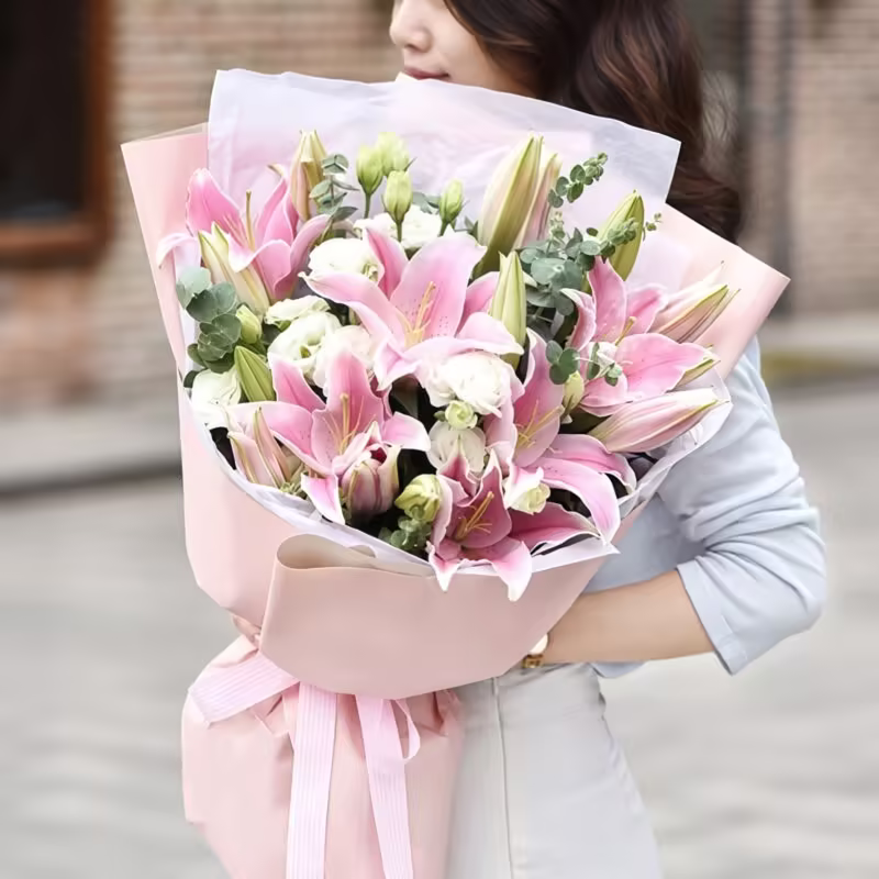 8 Gigli Rosa: Il Tuo Pensiero in Fiore 8 Pink Lilies Bouquet - Thinking of You Fresh Flower Arrangement - 1
