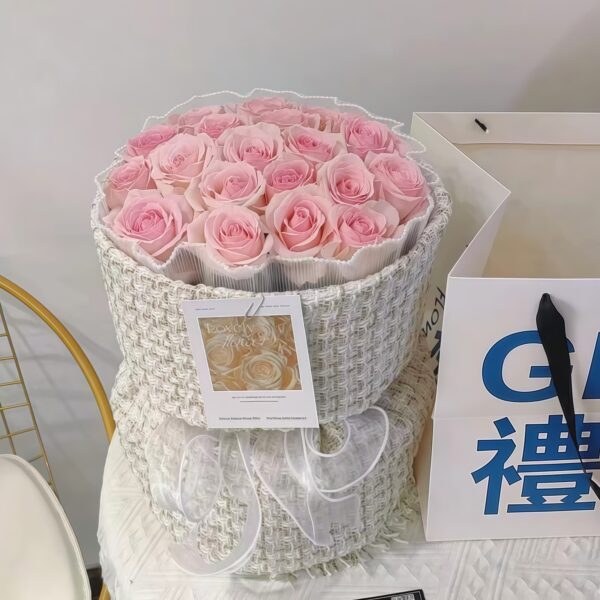 Buquê de 19 Rosas Cor-de-Rosa: Elegância Atemporal
