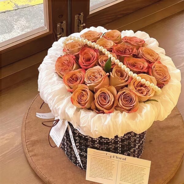 19 Rose Cappuccino in Secchiello: Fascino Intramontabile