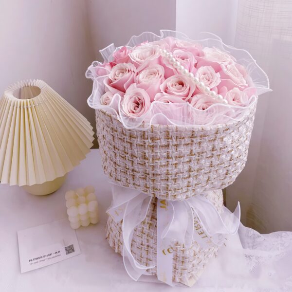 Buquê de 19 Rosas Cor-de-Rosa - Elegância de Pérola