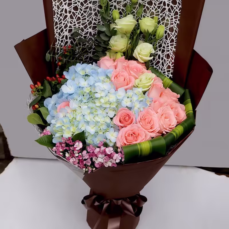 19 Rose Rosa e Ortensia Blu: Legame Armonioso 19 Pink Roses and Blue Hydrangea Bouquet - Harmonious Bond - 1