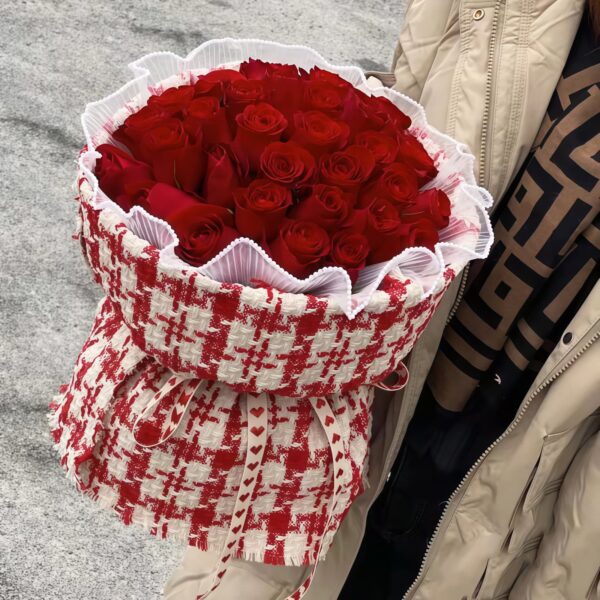 Buquê de 33 Rosas Vermelhas - Chama Eterna