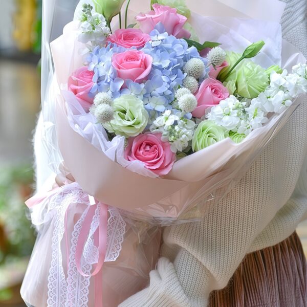 Bouquet "Dolce Ritrovamento" con 11 Rose Rosa e Ortensie