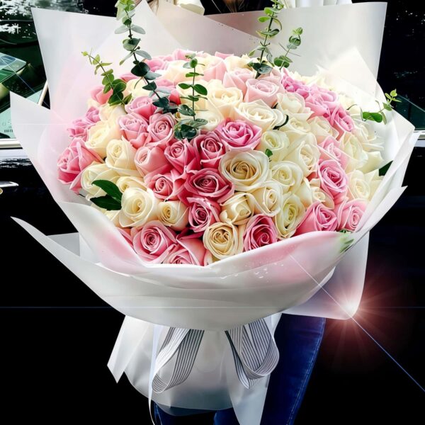 Amore Senza Fine: Bouquet di 99 Rose Rosa e Bianche