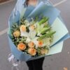 Mazzo 11 Rose Champagne e 2 Gigli Bianchi - Serenità 11 Champagne Roses & 2 White Lilies Bouquet | Elegant Floral Gift