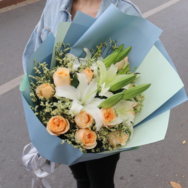 11朵香檳玫瑰與2支多頭白百合花束:靜謐心境 11朵香檳玫瑰與2支多頭白百合花束:靜謐心境