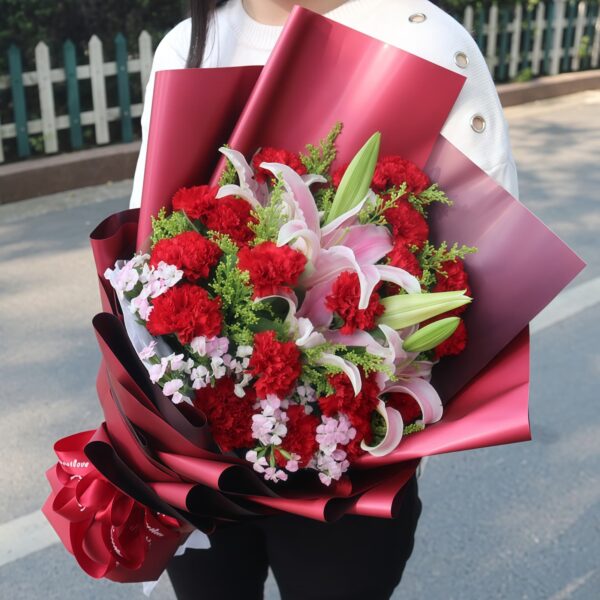 21朵紅康乃馨與粉色多頭百合花束 - 平安祝願 21朵紅康乃馨與粉色多頭百合花束 - 平安祝願