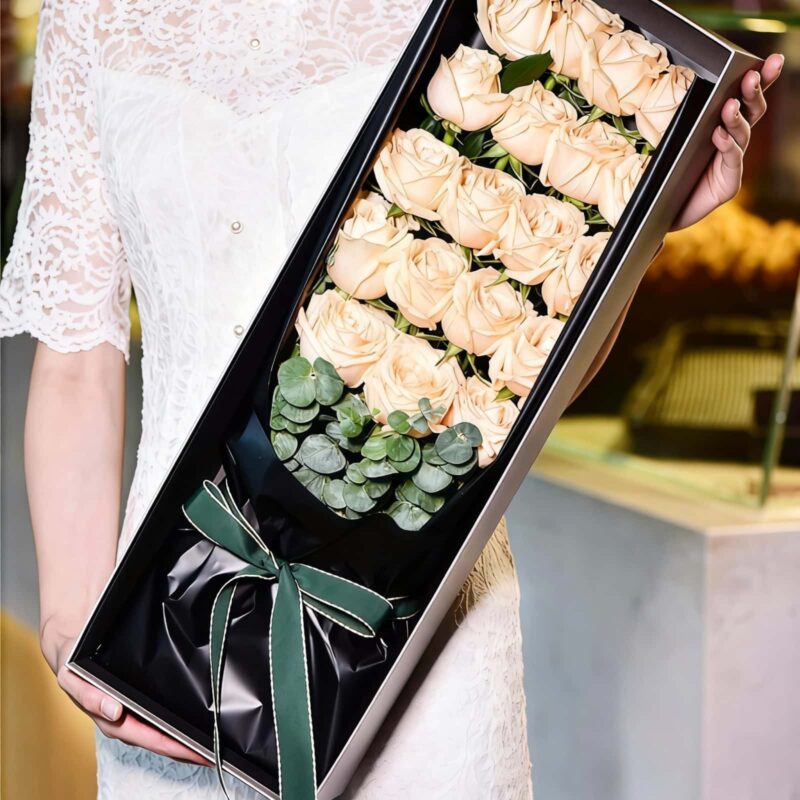 19 Champagne Roses in Gift Box - Elegant Floral Arrangement - 1
