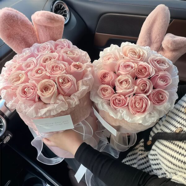 Buquê de 13 Rosas Cor-de-Rosa - Snowy Rabbit
