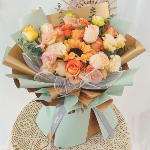 Sunflower and Champagne Rose Bouquet - Splendid Moment Sunflower and Champagne Rose Bouquet | Splendid Moment Floral Gift