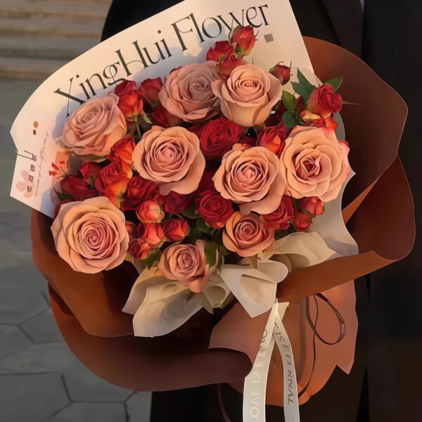 Buquê de 9 Rosas Cappuccino e Chocolate – Tons Quentes