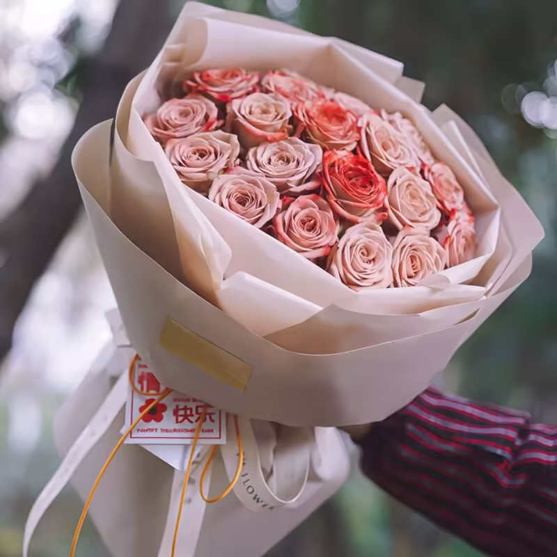 Bouquet di 19 Rose Cappuccino - Un primo sguardo indimenticabile 19 Cappuccino Roses Bouquet - Elegant & Romantic Floral Gift