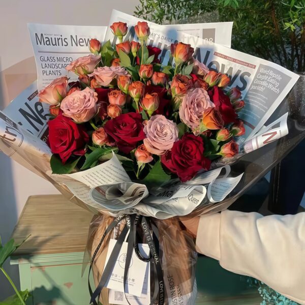 11枝卡布奇諾與紅玫瑰混搭花束 — 皇家優雅 11枝卡布奇諾與紅玫瑰混搭花束 — 皇家優雅
