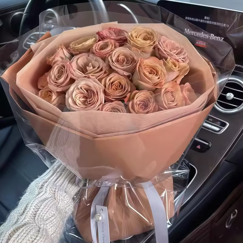 Bouquet da 19 Rose Cappuccino - Rugiada del Mattino 19 Cappuccino Roses Bouquet - Elegant Morning Dew Floral Arrangement
