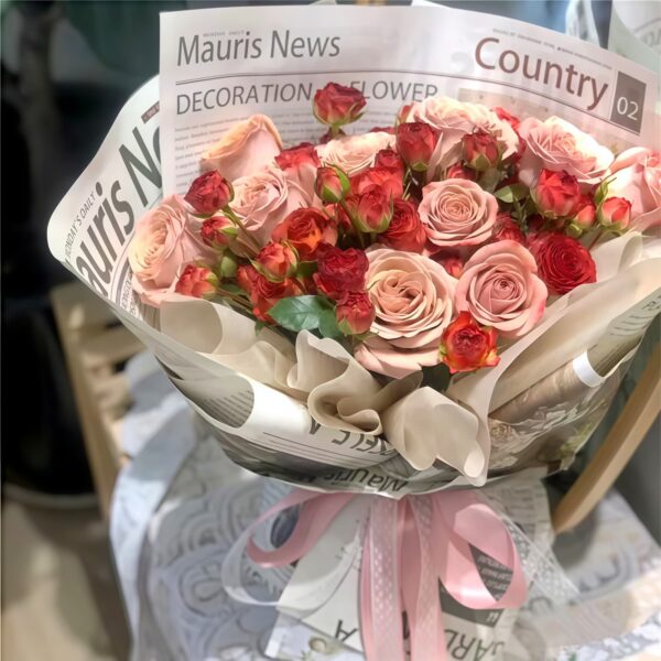 Buquê de 10 Rosas Cappuccino e Vermelhas — Romance Vintage