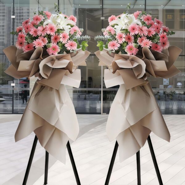 Composizione per Inaugurazione con Giglio Rosa Cipria & Gerbera - Inizi Eleganti