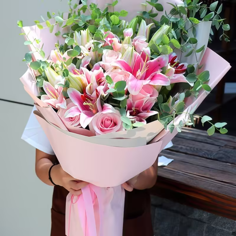 Bouquet di 11 Gigli Rosa e 11 Rose Rosa - Eleganza in Tonalità Pastello 11 Pink Lilies and 11 Pink Roses Bouquet | Pink Elegance Floral Gift - 1