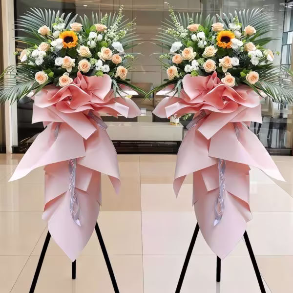 Stand Floreale Girasoli Dorati e Rose Champagne per Inaugurazione - Ricchezza e Prosperità