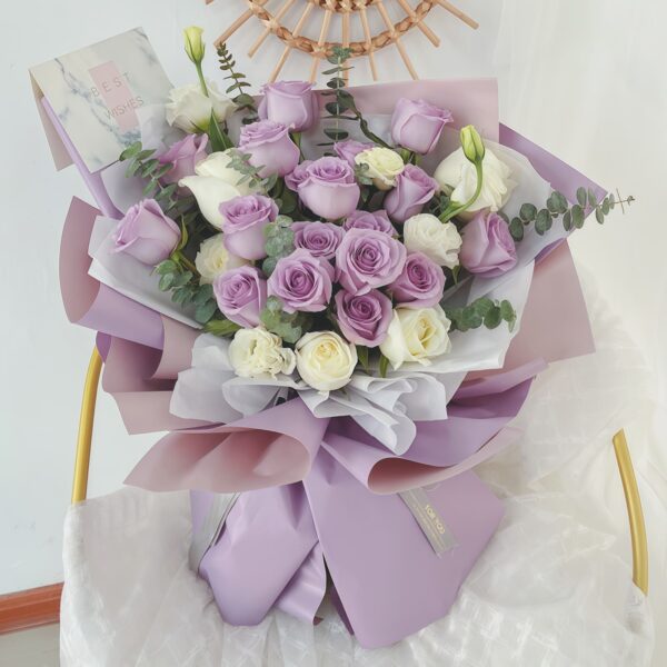 Bouquet di 27 Rose Miste ed Eustoma - Freschezza del Mattino