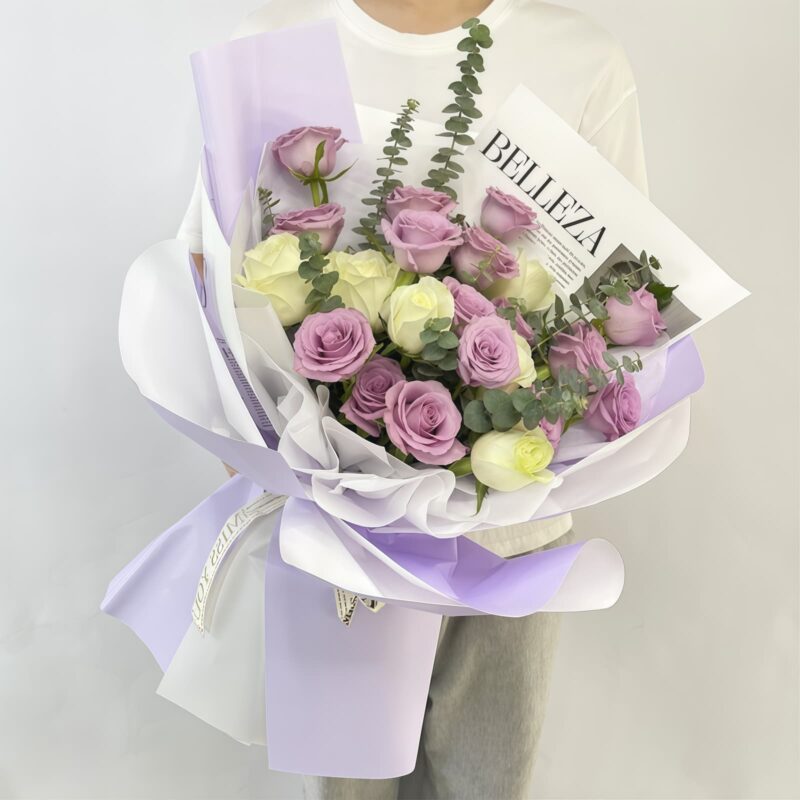Bouquet di 21 Rose Viola e Bianche - Amore Celestiale Celestial Love: 21 Purple & White Roses Bouquet