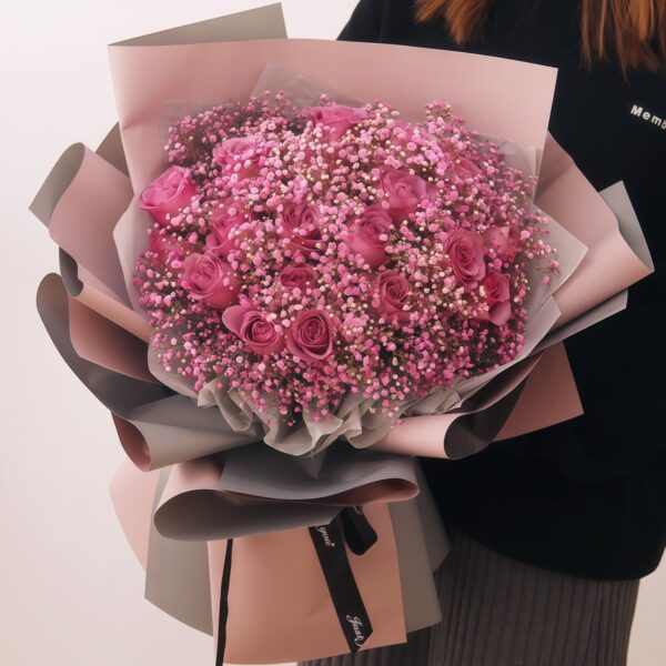 Buquê de 19 Rosas Roxas e Astrantia - Sussurro de Lavanda