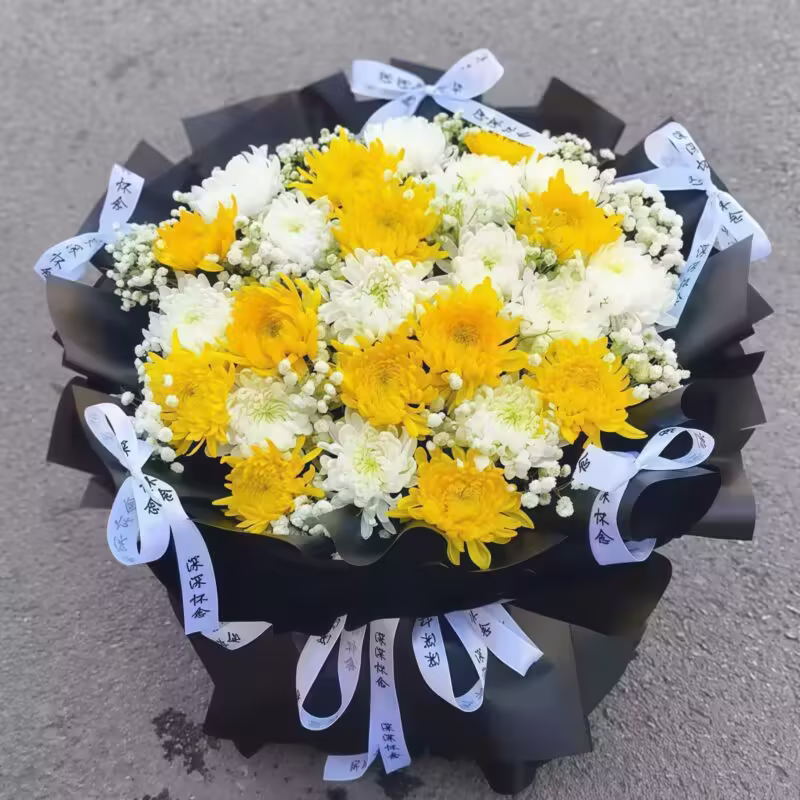33 Mixed White and Yellow Chrysanthemums Bouquet - Everlasting Thoughts