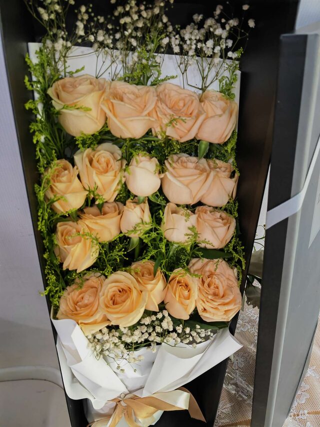 Bouquet di 19 Rose Champagne – Eterna Beatitudine real bouquet photo