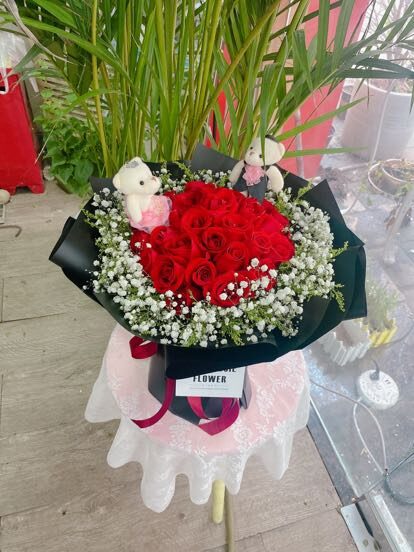 Bouquet di 33 Rose Rosse con 2 Orsetti - Devozione Eterna real bouquet photo