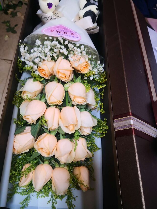 Bouquet di 19 Rose Champagne – Eterna Beatitudine real bouquet photo