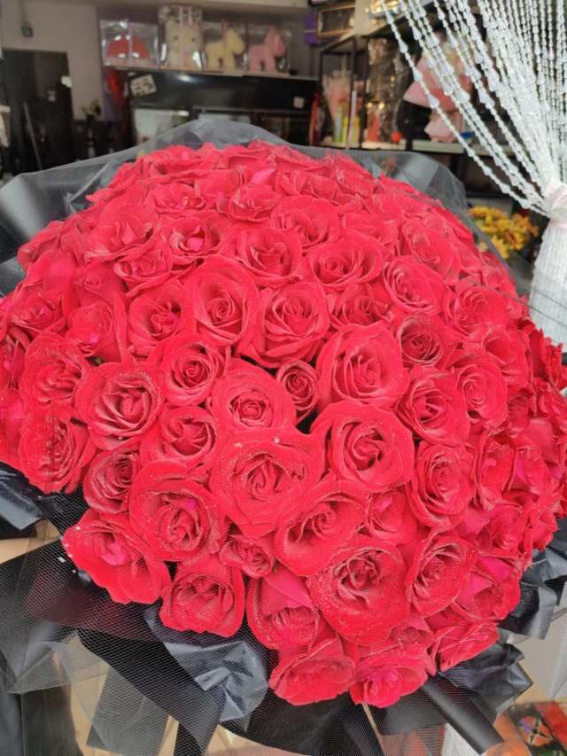 Bouquet di 99 Rose Rosse - Lusso Romantico real bouquet photo