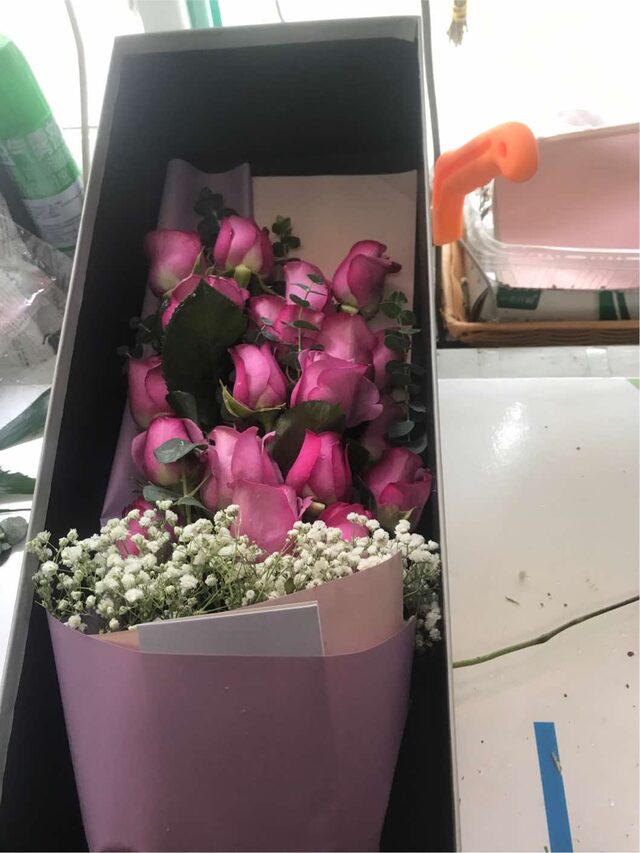 Cofanetto Regalo con 19 Rose Viola - Cuore Nobile real bouquet photo