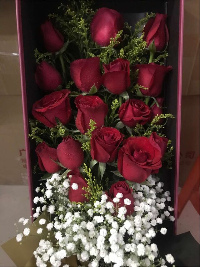 Dolce Gioia: Scatola Regalo con 19 Rose Rosse e Orsetti real bouquet photo