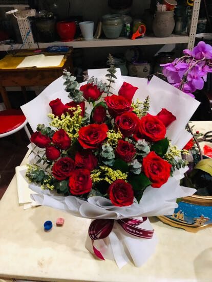 19 Rose Rosse: L'Eleganza dell'Amore Eterno real bouquet photo