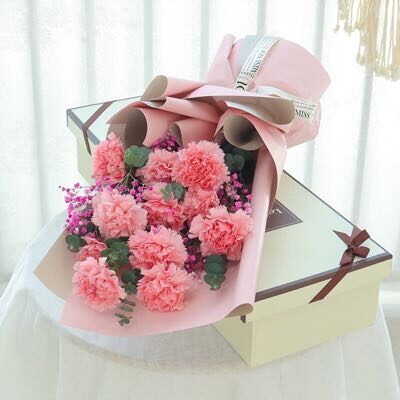 Scatola 11 Garofani Rosa - Caldo Affetto real bouquet photo