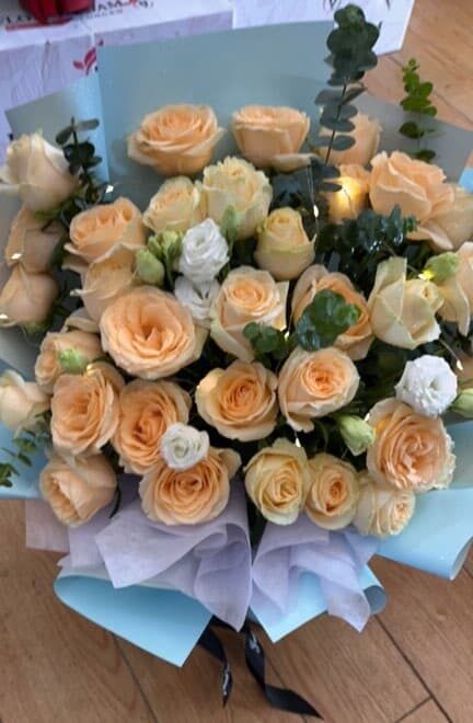 Bouquet di 33 Rose Champagne - Eleganza Senza Tempo real bouquet photo