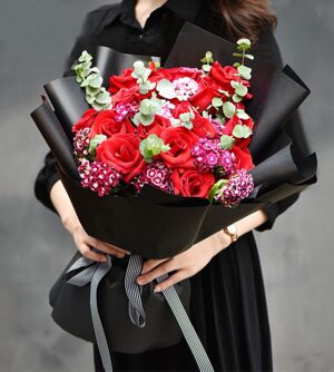 Bouquet di 19 Rose Rosse: Eterna Devozione real bouquet photo