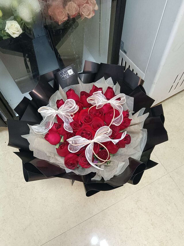 Bouquet di 33 Rose Rosse – Amore Appassionato real bouquet photo