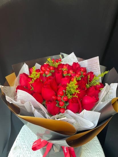 Bouquet di 33 Rose Rosse - Devozione Eterna real bouquet photo