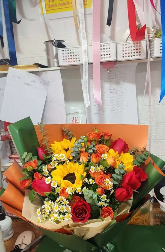 Bouquet di Girasoli e Rose - Splendore Dorato real bouquet photo