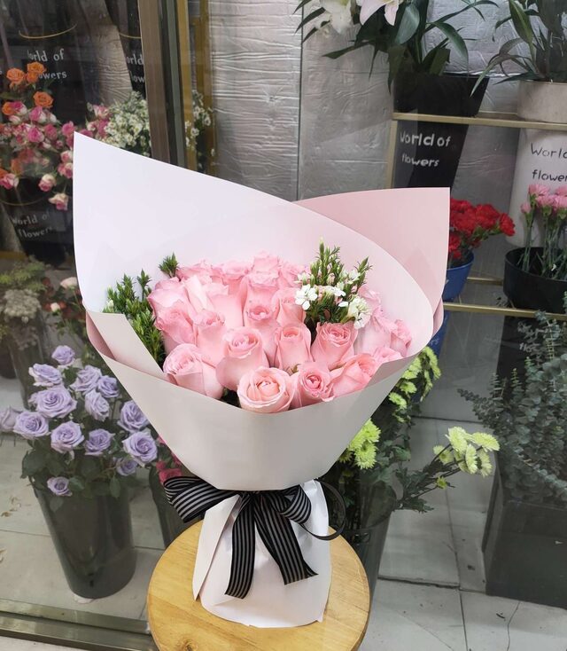 33 Rose Rosa Diana: L'Essenza dell'Amore Puro real bouquet photo
