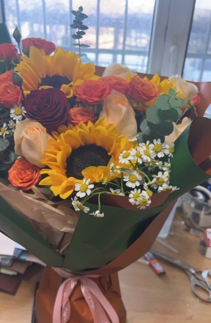 Mazzo 3 Girasoli e 11 Rose - Sorrisi Radiosi real bouquet photo