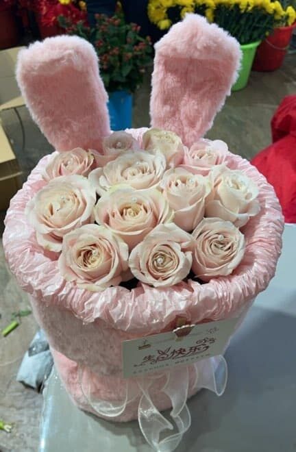 Bouquet di 13 Rose Rosa – Coniglio Innevato real bouquet photo