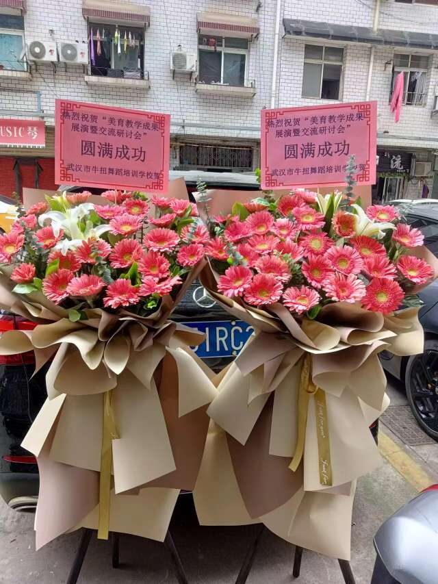 Composizione per Inaugurazione con Giglio Rosa Cipria & Gerbera - Inizi Eleganti real bouquet photo